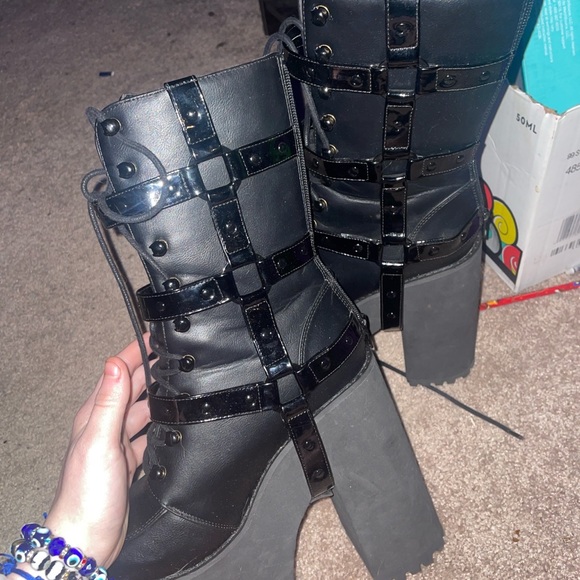 Major Bondage Demonias - Picture 2 of 5